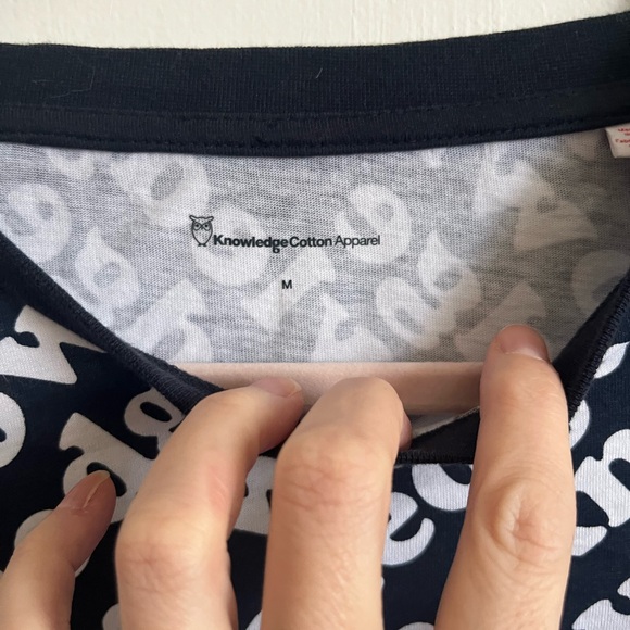 Knowledge Apparel "Knowledge" Lettering T-Shirt. - Picture 2 of 4